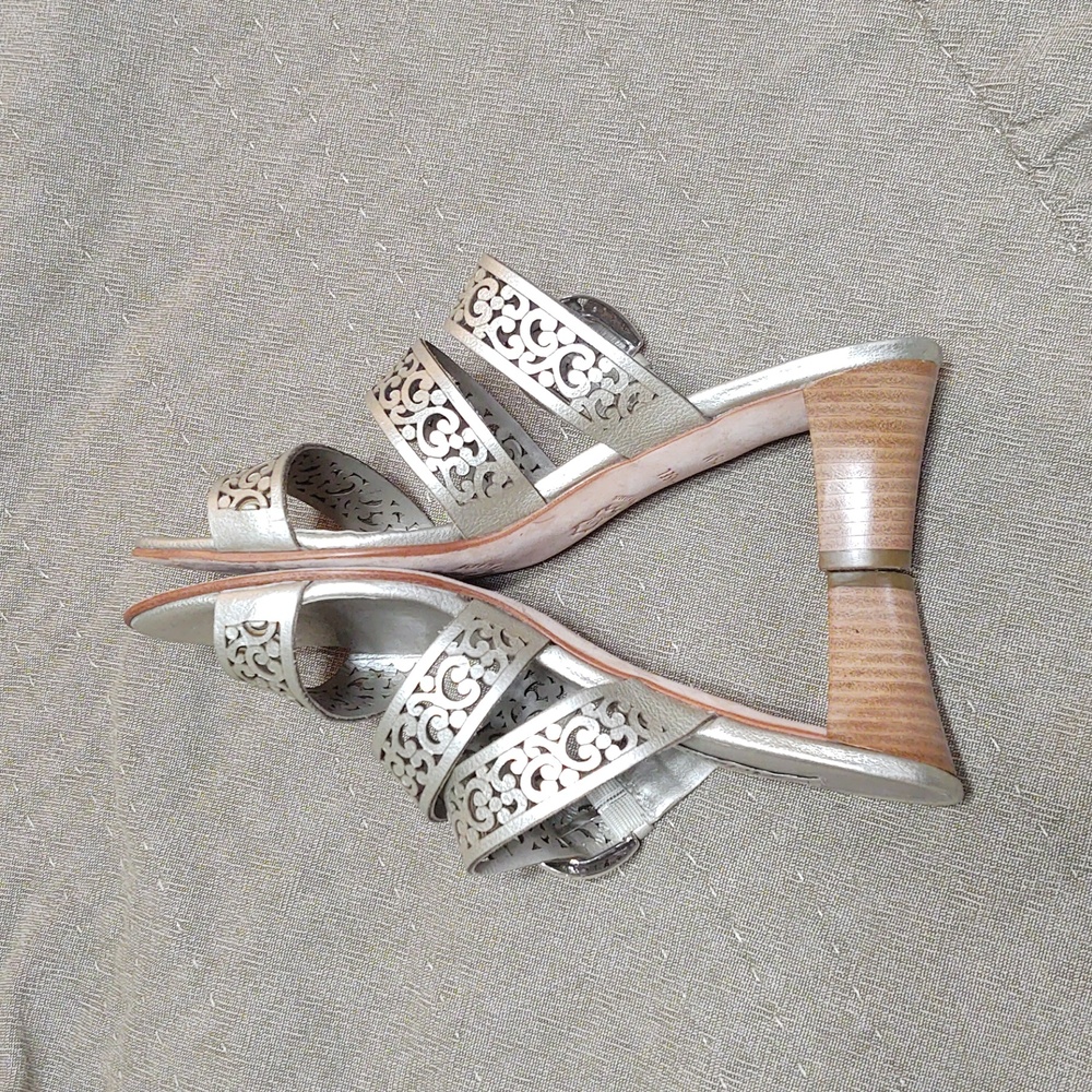 Brighton Women's Tinsel Champagne Metallic Silver Sandals size 7.5 M - Picture 7 of 9